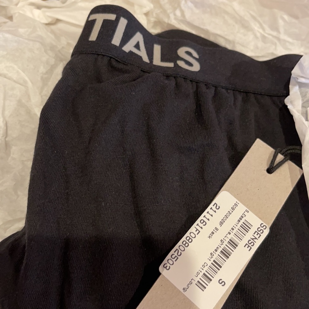 Essentials Shorts - Picture 2 of 2